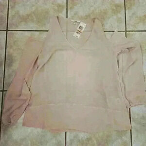 - NWT BAR III‎ OPEN SHOULDER TOP